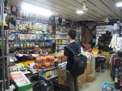 從4000家到400家 全國(guó)最大汽車用品集散地的轉(zhuǎn)型之痛